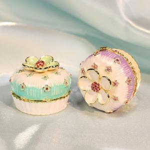 Scatola Portagioie in Lega Smaltata Placcata Oro Stile Lusso Leggero, Mini Scatola Porta Anelli a Forma di Torta, <span class=keywords><strong>Regalo</strong></span> per San Valentino e <span class=keywords><strong>Laurea</strong></span> - Product Image 4