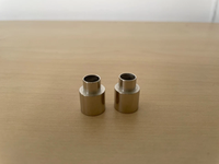 Douille étagée en acier inoxydable usinée avec précision par CNC avec filetage interne pour une résistance à la corrosion