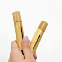 Flacons roll-on en verre de 10 ml avec bouchon en bambou et billes en acier inoxydable, étanches, portables pour le stockage d'huiles essentielles et de parfums.