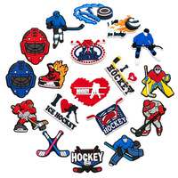 Breloques de chaussures de sport les plus vendues Nouveaux sabots de hockey sur glace Décorations de chaussures Accessoires de chaussures en PVC de dessin animé