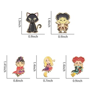 Venta al por mayor película personaje Pin insignia lindo dibujos animados divertido montar escoba Gato Negro estilo broche de alta calidad Chic suave esmalte Pin - Product Image 5