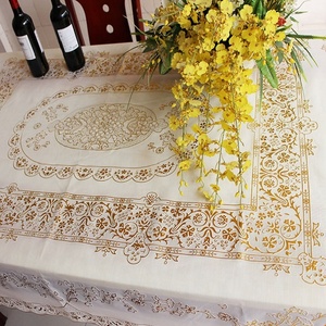 Usine directement en gros étanche à l'huile Pvc plastique vinyle dentelle <span class=keywords><strong>nappe</strong></span> rouleau couverture <span class=keywords><strong>de</strong></span> Table tissu mariage 137*181cm - Product Image 5