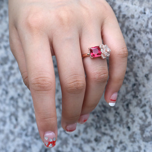 Anello da donna con petali di rosa e zirconi di cristallo, design creativo, regalo di gioielli per banchetti quotidiani - Product Image 1