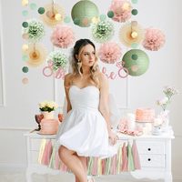 Décorations de fête prénuptiale rose poudré et vert sauge, éventails beiges bohèmes et pompons avec guirlande à pampilles pour enterrement de vie de jeune fille