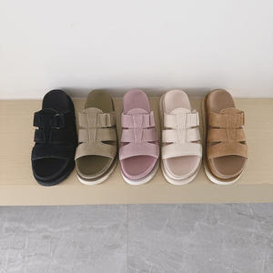 <span class=keywords><strong>Sandales</strong></span> en cuir Uggs 2026 pour hommes et femmes, chaussures décontractées de couple pour l'été, plage, bout ouvert, semelles épaisses pour usage quotidien - Product Image 4