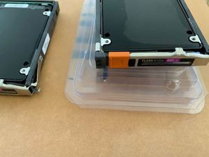 005053249 ฮาร์ดดิสก์แบบโซลิดสเตท (SSD) รุ่น Exx ความจุ 800GB ขนาด 3.5 นิ้ว ความเร็ว 7.2K 12G SAS หน่วยความจำ 64MB สำหรับเซิร์ฟเวอร์ สภาพใหม่จากโรงงาน - Product Image 4