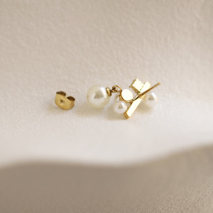 Pendientes de circonita blanca para mujer, estilo sencillo, imitación de perla, acero inoxidable, chapados en oro, con un solo diamante y perla. - Product Image 6