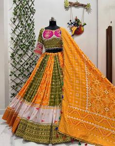 Nuevo y en Tendencia: Chaniya Choli Especial para Navratri para Mujer, Muselina Pesada con Hermoso Estampado Digital y Trabajo de Espejos Auténticos, Tradicional y Festivo - Product Image 4