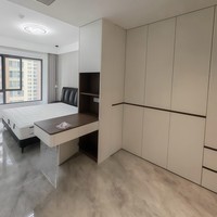 Armoire de rangement multifonctionnelle en bois sur mesure pour villa, avec banc de fenêtre, étagères de présentation, étagère ouverte à LED et dressing