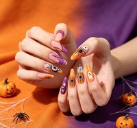 12 Pièces – Offre Spéciale – Faux Ongles Artificiels – Motif Fantôme de Dessin Animé – French Almond Rond – Ongles à Presser pour Décoration d'Ongles d'Halloween