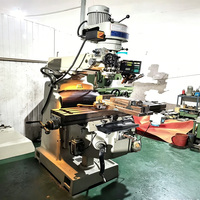 Centre d'usinage multi-stations pour le fraisage de trous et de rainures de plaques de circuits d'huile de systèmes hydrauliques
