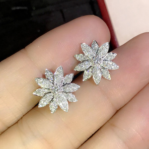 Orecchini a perno con fiocco di neve a petalo Marquise da donna, gioielli floreali alla moda per l'orecchio - Product Image 1