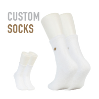 Chaussettes d'équipage en coton blanc pour femmes avec logo brodé Design antidérapant pour un usage quotidien au printemps et en été