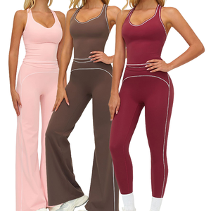 Ensemble de vêtements de sport solides 2 pièces TZ7028-2 avec logo frontal - Crop top sans manches et short/legging taille haute pour le fitness et le yoga - Product Image 1
