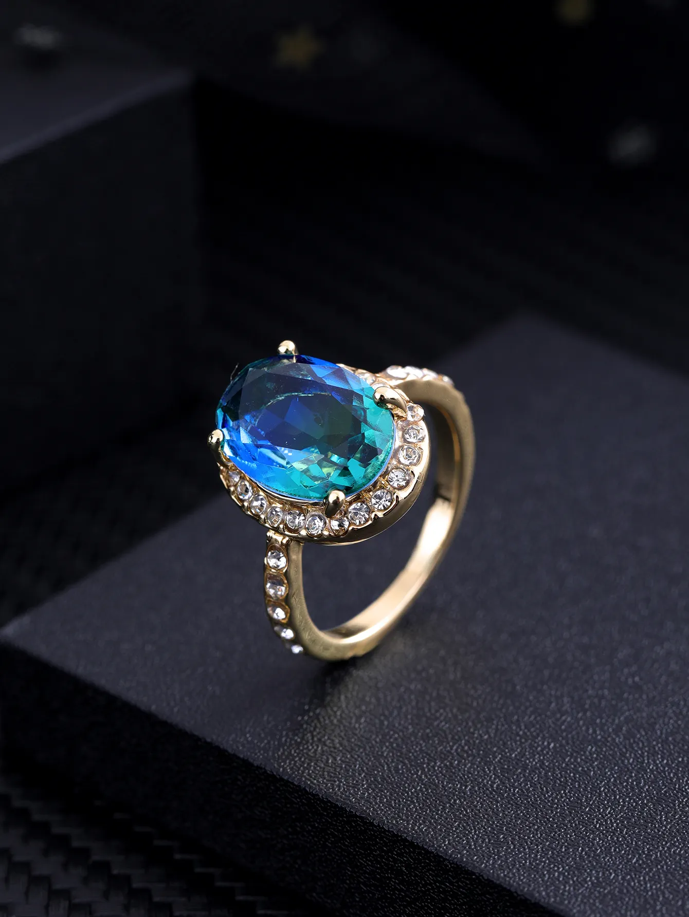 Perhiasan cincin laut elegan untuk wanita, cincin perhiasan model Eropa elegan klasik bundar berlian biru mewah hati laut untuk wanita