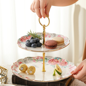 <span class=keywords><strong>Set</strong></span> da tè completo <span class=keywords><strong>Vintage</strong></span> con stampa di Rose decalcomania fiorita porcellana ceramica oro bordo tazza da tè con piattino - Product Image 3