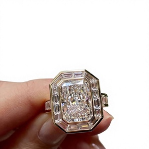 แหวนหมั้นเพชรทรงเอเมอรัลด์ ทอง 14K สไตล์คลาสสิกสำหรับผู้หญิง ได้รับการรับรองจาก IGI พร้อมเพชรทรงบาแกตต์ด้านข้าง - Product Image 1