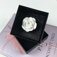 Diffuseur d'huiles essentielles pour la maison en gros, en bois, fait main, avec fleur en porcelaine, parfumée, en céramique, désodorisant en plâtre aromatique