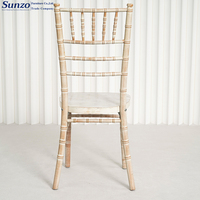 Chaise Chiavari moderne en chaux pour mariages et événements, empilable