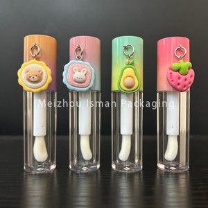 ISMAN Tube de brillant à lèvres rond 6ml avec grande brosse, capuchon dégradé, breloque 3D Ours Fraise, contenant vide, Prix usine, Pro, Meilleur, Haut de gamme, Élite - Product Image 3