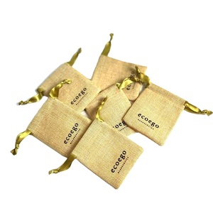 Petite pochette à cordon en faux lin de jute et chanvre pour bijoux et boucles d'oreilles avec logo - Product Image 5