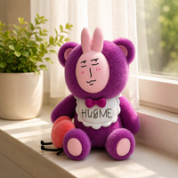 Peluche personnalisée Lapin Ours Violet avec Nœud Papillon Rose et Bavoir HugMe, Cadeau Animal en Peluche Doux, Fabricant OEM ODM