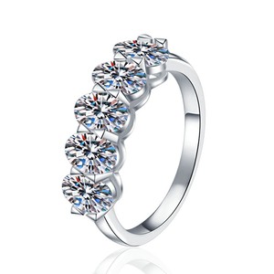 Anillos de Media Eternidad de Plata de Ley S925 con Moissanita Ovalada de 0.5 Ct*5, Joyería Fina a Precio de Mayoreo para Mujer, Novia, Boda - Product Image 1