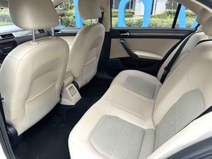 Volkswagen <span class=keywords><strong>Santana</strong></span> 1.6L 6AT Comfort Sedan Usado, Práctico, con Volante a la Izquierda, Transmisión Automática de 6 Velocidades, Vehículo de Segunda Mano en Venta - Product Image 5