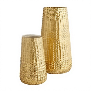 Vases de sol en aluminium minimalistes faits à la main et personnalisables, design texturé or contemporain, accents décoratifs pour la maison - Product Image 1
