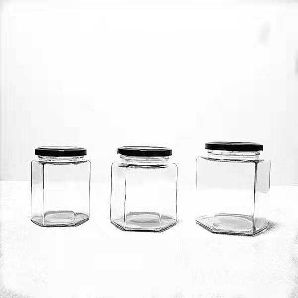 Prêt à l'expédition 380ml Offre Spéciale hexagone bocal en verre pour le miel confiture bonbons et stockage de nourriture avec le couvercle en métal de vis