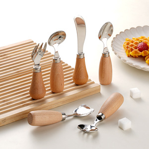 Juego de utensilios <span class=keywords><strong>para</strong></span> bebés con mango de madera, cuchara de destete de acero inoxidable 304, trituradora de alimentos <span class=keywords><strong>para</strong></span> bebés, <span class=keywords><strong>Mini</strong></span> cuchillo de mango corto, tenedor, cuchara - Product Image 4