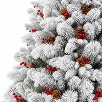 Sapin de Noël artificiel floqué de 2,10 m, effet neige, avec baies rouges, pommes de pin et support métallique pliable
