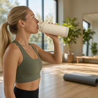 Bouteille de sport isotherme de 32 oz avec couvercle à poignée de transport et base en silicone monobloc, antidérapante, sans BPA