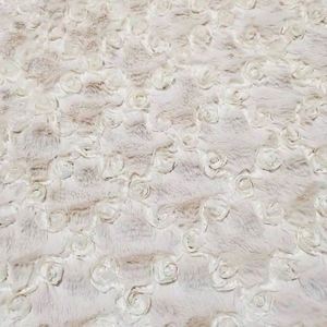 Reciclado 300GSM 3D conejo pila corta bordado esponjoso pila alta tela de felpa pequeño patrón de rosa - Product Image 3