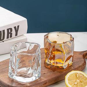 비대칭 트위스트 컵 높이 보이는 종이 접기 모양의 커피와 위스키 컵 뚜껑과 물 및 차 사용 - Product Image 3