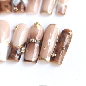 <span class=keywords><strong>Uñas</strong></span> Postizas <span class=keywords><strong>de</strong></span> Lujo Vintage Hechas a Mano en Color Ámbar <span class=keywords><strong>con</strong></span> <span class=keywords><strong>Flores</strong></span> en Relieve 3D y Lámina Dorada Estilo Francés <span class=keywords><strong>con</strong></span> Cobertura Total y Pegamento - Product Image 3