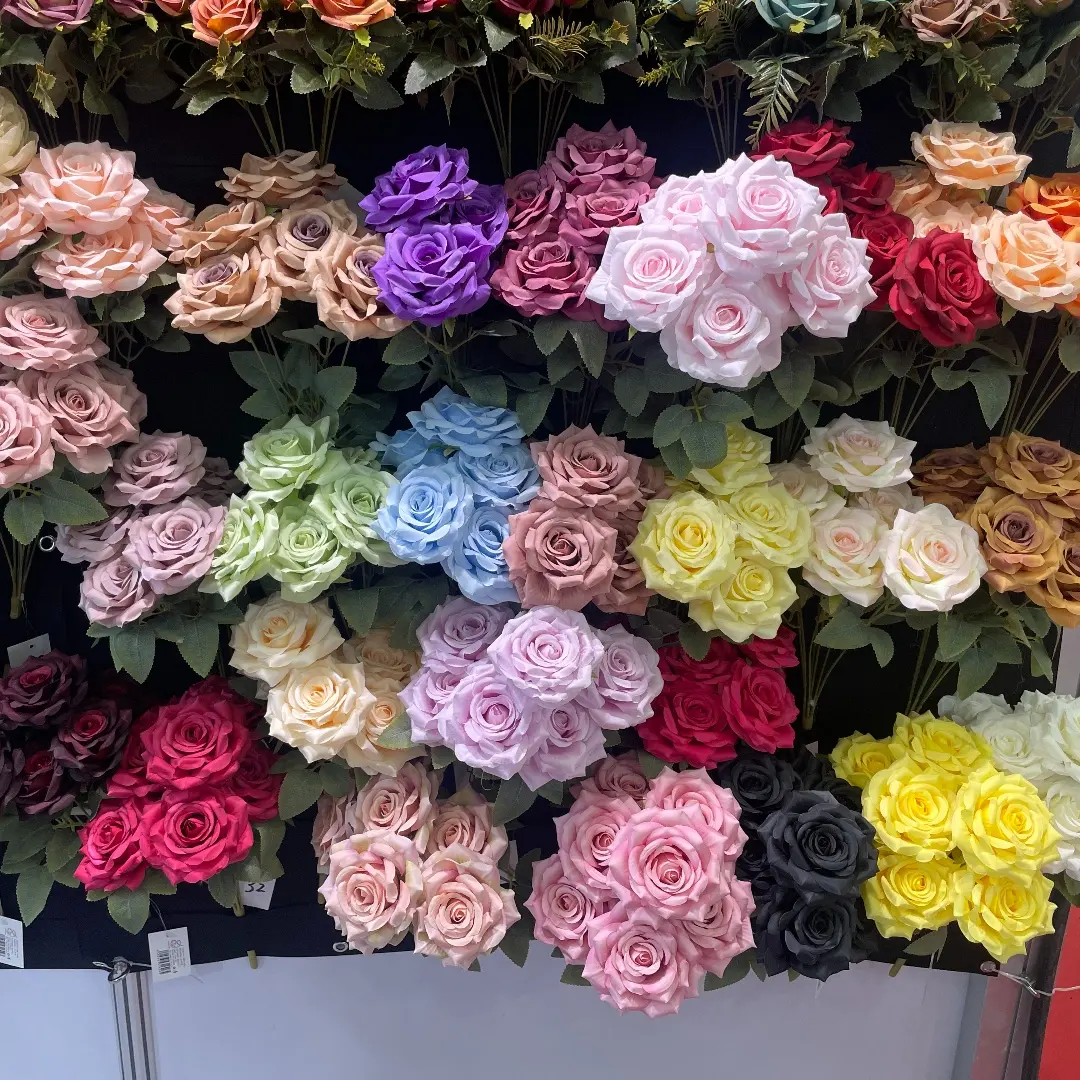 Schlussverkauf weißer Rosenstrauß künstliche Blumen Großhandel Seidenblumen Massenware hochwertiger Blumenstrauß für Hochzeit Heimdekoration