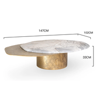Table basse en marbre superposé Dream Home avec finition craquelée dorée et base cylindrique martelée dorée – Table d'appoint de luxe pour salon