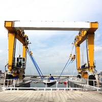 Grue hydraulique de levage de bateaux de 150 tonnes avec PLC et moteur pour les transferts de navires en chantier naval, commande à distance/en cabine, composants de roulement