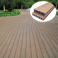 Plancher de terrasse WPC carré de style moderne, gris clair, motif bois ancien en relief, système de clic, étanche, écologique, pour extérieur, modèle européen carré
