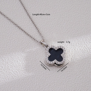 Collier pendentif trèfle à quatre feuilles <span class=keywords><strong>noir</strong></span> et blanc en acier inoxydable 316L plaqué or 18 carats avec diamants CZ double face pour femmes - Product Image 3
