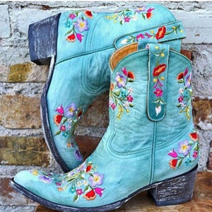 Botas de invierno retro de tacón grueso y punta puntiaguda para mujer, estilo western, bordadas, a media pantorrilla, antideslizantes, de moda casual. - Product Image 3