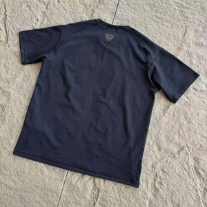 เสื้อยืดผู้ชายแบบแห้งเร็ว ลายฉลุเลเซอร์ ระบายอากาศได้ดี ทรงหลวม แขนเสื้อแบบแร็กแลน เหมาะสำหรับเล่นกีฬาและสวมใส่สบายๆ - Product Image 4