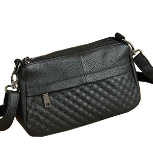 Niche Designer Small Everyday Casual Travel Messenger Bag <span class=keywords><strong>Charlie</strong></span> <span class=keywords><strong>Mackesy</strong></span> Es más fuerte y más valiente amar los bolsos - Product Image 4