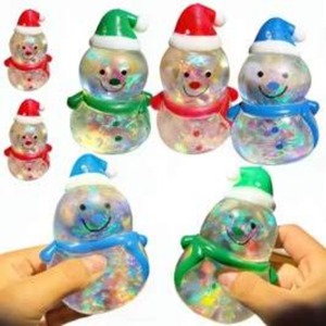 Jouet anti-stress en TPR texturé et pailleté en forme de Père Noël, poupée simulée à rebond lent, idéal pour la vente en gros et les fêtes de Noël - Product Image 3