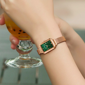 Reloj de Cuarzo para Mujer Mark Fairwhale, Esfera Verde Malaquita, Resistente al Agua 30m, Correa de Cuero, Correa Milanesa, Reloj de Pulsera Vintage para Dama - Product Image 2