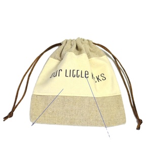 Bolsa de Embalaje Personalizada de Lino Natural con Cordón para Herramientas o Velas, con Parche de Algodón con Logotipo - Product Image 3