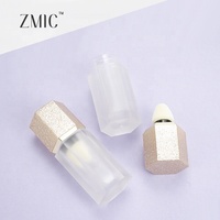 Tube de brillant à lèvres hexagonal de 6 ml avec capuchon doré, emballage vide pour blush liquide avec éponge, flacon d'huile à lèvres givré en plastique, flacon de fond de teint