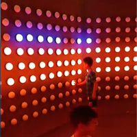 Mur d'escalade LED sportif pour jeux d'équipe en salle, idéal pour parcs d'aventure (plastique)