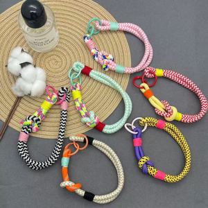 Cordón para Teléfono Hecho a Mano de Doble Grosor con Correa Trenzada Colorida y Diseño Yuanbao para Bolsos, Dispositivos Portátiles y Muñecas; Regalo para Mujer - Product Image 2